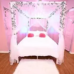 Modern Luxury, Sleeps 5, Near Universities,Airport 15Mins,Free Parking